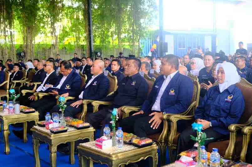 Bupati Muba HM Toha Tohet SH yang juga Ketua DPD Partai NasDem Muba menghadiri langsung Pelantikan 14 Dewan Pimpinan Daerah (DPD) Partai NasDem Se-Sumatera Selatan di Kantor Dewan Pimpinan Wilayah (DPW) Partai NasDem Sumatera Selatan di Palembang, Sabtu (22/11/2025). Foto: Kominfo Muba.