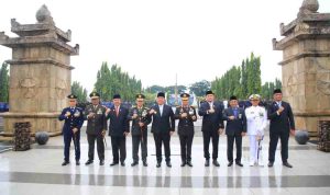 Gubernur Sumsel, Herman deru bersama Forkompinda usai mengggelar upacara Hari Pahlawan di Taman Makam Pahlawan Ksatria Ksetra Siguntang Palembang, Senin (10/11/2025). Foto: Humas Pemprov Sumsel.