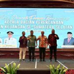 Sekretaris Daerah Kota Palembang, Aprizal Hasyim membuka kegiatan Temu Daerah Kepala Bagian Perencanaan dan Keuangan Kabupaten/Kota se-Sumatera Selatan di Hotel Novotel pada Jumat (31/10/2025). Foto: Komino Palembang.