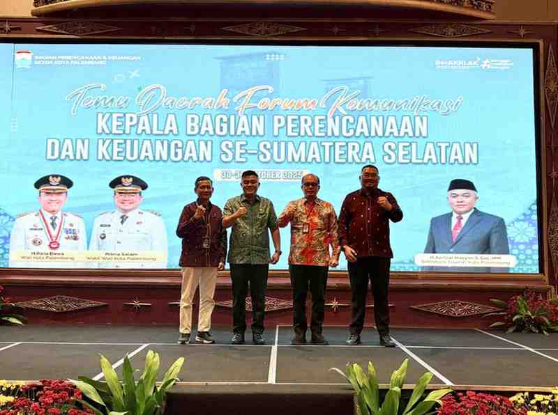 pemkot Sekretaris Daerah Kota Palembang, Aprizal Hasyim membuka kegiatan Temu Daerah Kepala Bagian Perencanaan dan Keuangan Kabupaten/Kota se-Sumatera Selatan di Hotel Novotel pada Jumat (31/10/2025). Foto: Komino Palembang.