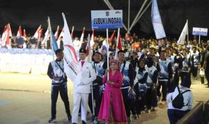 Para peserta Peparprov Sumsel melakukan defile saat pembukaan di Sekayu, Minggu (2/11/2025). Foto: Humas Pemprov Sumsel.