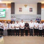 Sekda Palembang, Aprizal Hasyim memimpin rapat koordinasi dan evaluasi Pajak Bumi dan Bangunan (PBB) Tahun 2025, bertempat di Kantor Bapenda, Rabu (12/11/2025). Foto: Kominfo Palembang.