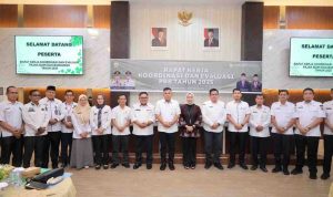 Sekda Palembang, Aprizal Hasyim memimpin rapat koordinasi dan evaluasi Pajak Bumi dan Bangunan (PBB) Tahun 2025, bertempat di Kantor Bapenda, Rabu (12/11/2025). Foto: Kominfo Palembang.
