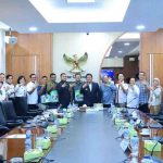 Gubernur Sumsel, Herman deru usai memimpin rapat pembentukan tim percepatan program tiga juta rumah, Rabu (12/11/2025). Foto: Humas Pemprov Sumsel.