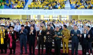 Bupati Muba, HM Toha bersama sejumlah kepala daerah menghadiri puncak Dies Nataslis Unsri, Senin (3/11/2025). Foto: Kominfo Muba.