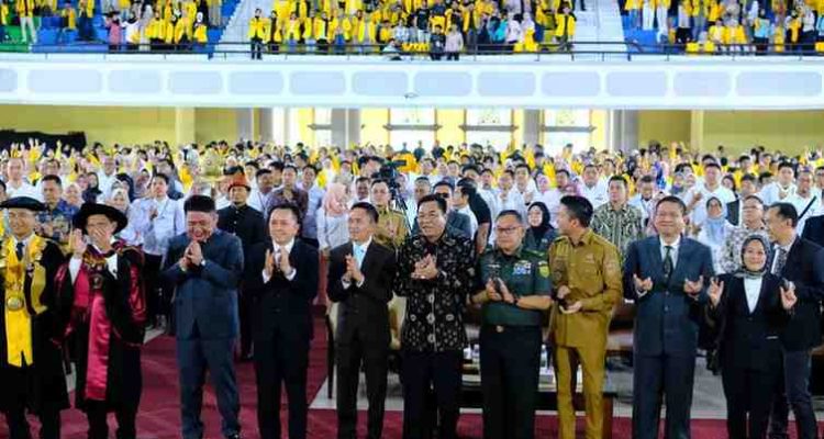 Bupati Muba, HM Toha bersama sejumlah kepala daerah menghadiri puncak Dies Nataslis Unsri, Senin (3/11/2025). Foto: Kominfo Muba.