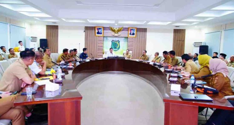 Bupati Muba, HM Toha saat memimpin rapat bersama para kepala OPD, Rabu (5/11/2025). Foto: Kominfo Muba.