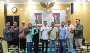 Walikota Palembang, Ratu Dewa saat menerima pengurus Pro JurnalisMedia Siber (PJS) Sumsel, Kamis (20/11/2025). Foto: Dok PJS Sumsel.