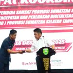 Gubernur Sumatera Selatan (Sumsel) Dr. H. Herman Deru membuka Rapat Tim Pembina Samsat dan Rapat P2DD Provinsi Sumsel di Ballroom Grand Atyasa, Kamis (18/12/2025). Foto: Humas Pemprov Sumsel.