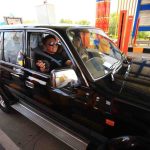 Gubernur Sumatera Selatan (Sumsel) Dr. H. Herman Deru bersama komunitas Toyota Land Cruiser Indonesia (TLCI) Chapter 22 Palembang memulai kegiatan touring menuju Kota Pagaralam, Jumat (5/12/2025). Foto: Humas Pemprov Sumsel.