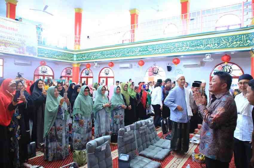 Gubernur Sumsel, Herman Deru menghadiri pelantikan PITI Sumsel di Masjid Cheng Hou, Jakabaring Palembang, Minggu (7/12/2025). Foto: Humas Pemprov Sumsel.