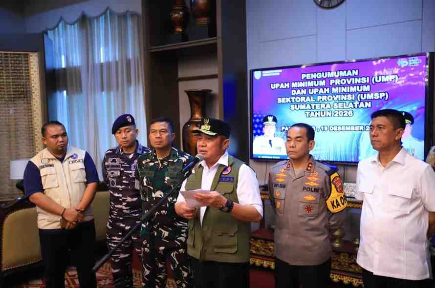 Gubernur Sumsel, Herman Deru secara resmi mengumumkan kenaikan UMP, Jumat (19/12/2025). Foto: Humas Pemprov Sumsel.
