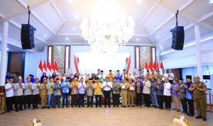 Gubernur Sumsel, Herman Deru menerima kunjungan Undang Luak Johol Dato’ Hj. Muhammed Bin Hj. Abdullah dalam kegiatan silaturahmi dan perbandingan adat Luak Johol dan Melayu Palembang di Griya Agung, Senin (8/12/2025). Foto: Humas Pemprov Sumsel.