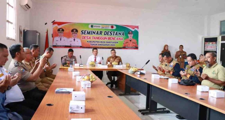 Rapat pembentukan Desa Tangguh Bencana (Destana) Tahun 2025 yang digelar di Kantor Badan Penanggulangan Bencana Daerah (BPBD) Muba, Senin (15/12/2025). Foto: Kominfo Palembang.