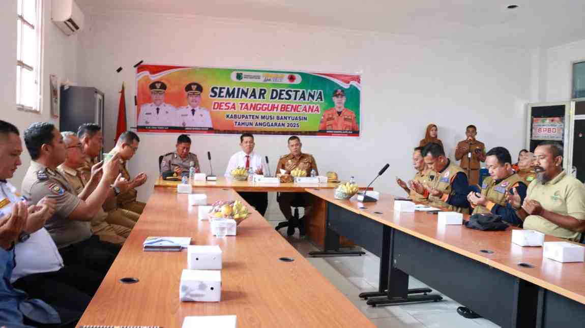 Rapat pembentukan Desa Tangguh Bencana (Destana) Tahun 2025 yang digelar di Kantor Badan Penanggulangan Bencana Daerah (BPBD) Muba, Senin (15/12/2025). Foto: Kominfo Palembang.