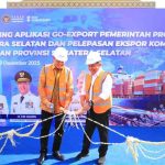 Gubernur Sumsel, Herman Deru saat peluncuran Aplikasi GO-Export bersamaan dengan pelepasan ekspor komoditas unggulan Sumsel di Pelabuhan Boom Baru Palembang, Senin (15/12/2025). Foto: Humas Pemprov Sumsel.