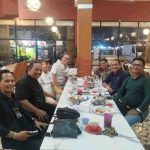Ketua Dewan Kesenian Palembang, M. Nasir dan tim kegiatan dongeng rempah wangi. Foto: Kominfo Palembang.