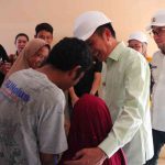 Walikota Palembang, Ratu Dewa menyerahkan rumah layak huni kepada kerja Pegawai Harian Lepas (PHL), Sumay Wardana di Jalan Mangkubumi Lr. Bunga Rt.46 Kel. 3 ilir Kec. IT. 2 Palembang, Rabu (3/11/2025). Foto: Kominfo Palembang.