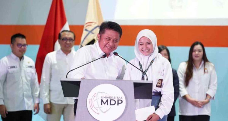 Gubernur Sumsel, Herman Deru saat hadir di Workshop Artificial Intelligence (AI) dan Digital Marketing, Universitas MDP Palembang, Rabu (17/12/2025). Foto: Humas Pemprov Sumsel.