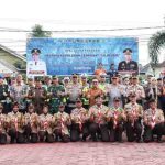 Bupati Muba HM Toha Tohet diwakili Asisten Bidang Pemerintahan dan Kesejahteraan Rakyat Setda Muba, Ardiansyah SE MM PhD CMA hadir di apel Gelar Pasukan Operasi Lilin Musi 2025 yang digelar di Halaman Mapolres Muba, Jumat (19/12/2025) sore. Foto: Kominfo Muba.