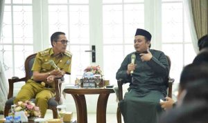 Wali Kota Palembang, Drs. Ratu Dewa, MSi, rapat koordinasi bersama seluruh Organisasi Perangkat Daerah (OPD) di Balai Kota, Senin (1/12/2025). Foto: Kominfo Palembang.