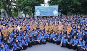 Ribuan PPPK Paruh Waktu Palembang bersama Walikota Ratu Dewa, Senin (22/12/2025). Foto: Kominfo Palembang.