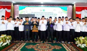 Bupati Muba, HM Toha bersama para pengurus Daerah DMI Muba, sekaligus memperingati Hari Santri Nasional 2025, Rabu (3/12/2025). Foto: Kominfo Muba.