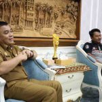 Ketua HBC Chapter Palembang, Asenja Nasril saat bersilaturrahim dengan Sekda Palembang, Aprizal Hasyim, Selasa (27/1/2026). Foto: Kominfo Palembang.