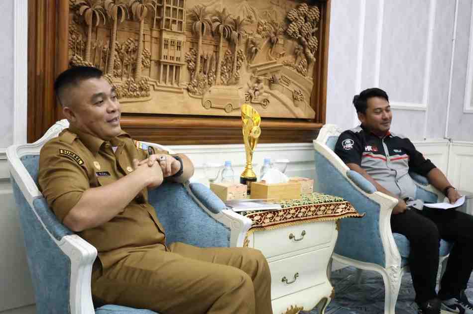 Ketua HBC Chapter Palembang, Asenja Nasril saat bersilaturrahim dengan Sekda Palembang, Aprizal Hasyim, Selasa (27/1/2026). Foto: Kominfo Palembang.