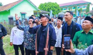 Gubernur Sumsel, Herman Deru saat berkunjung ke Perguruan Muhammadiyah Desa Lebung Itam, Kecamatan Tulung Selapan, Rabu (31/12/2025) siang. Foto: Humas Pemprov Sumsel.