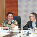 Gubernur Sumsel H. Herman Deru menerima audiensi Wali Kota Palembang Ratu Dewa beserta jajaran di Ruang Rapat Taman Kenten, Jumat (23/1/2026) malam. Foto: Humas Pemprov Sumsel.