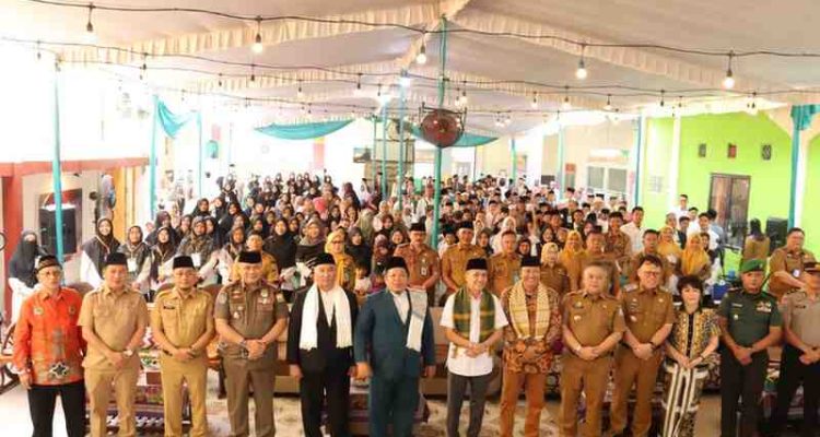 Walikota Palembang, Drs. Ratu Dewa, MSi secara resmi Festival Generasi Islami Kreatif (FGIK) 2026 se-Kota Palembang, yang diselenggarakan oleh Pondok Pesantren (Ponpes) Modern Terpadu Nurul Qomar, Senin (26/1/2026). Foto: Kominfo Palembang.