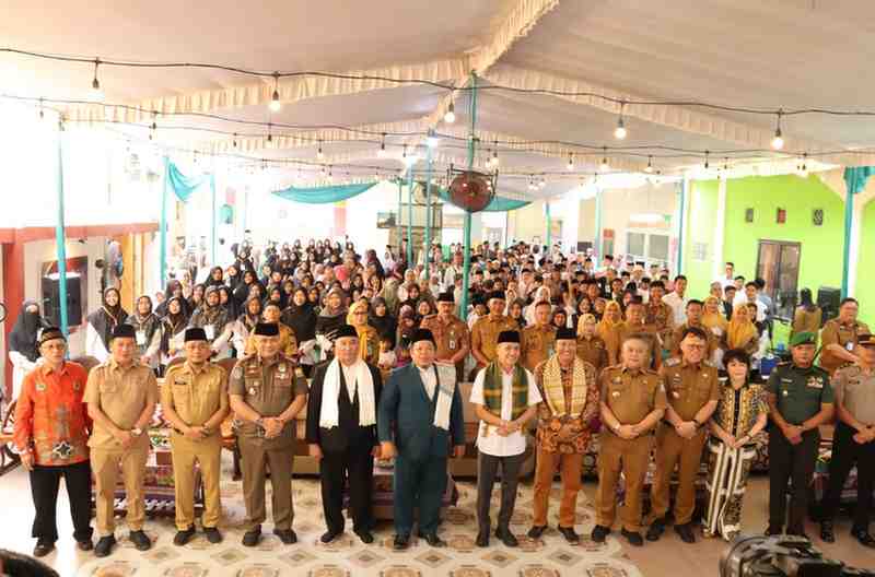 Walikota Palembang, Drs. Ratu Dewa, MSi secara resmi Festival Generasi Islami Kreatif (FGIK) 2026 se-Kota Palembang, yang diselenggarakan oleh Pondok Pesantren (Ponpes) Modern Terpadu Nurul Qomar, Senin (26/1/2026). Foto: Kominfo Palembang.