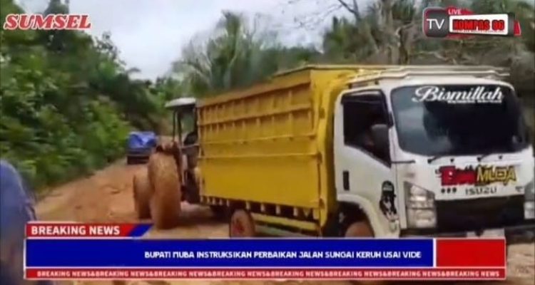 Kondisi jalan yang rusak di Kecamatan Sungai Ketuh, Muba. Foto: IST/screenshot kompas TV.