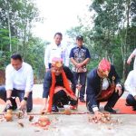 Gubernur Sumatera Selatan (Sumsel) Dr. H. Herman Deru meresmikan Jalan Desa Karang Agung hingga Jalan Desa Trans Lubar, Kecamatan Simpang, Kabupaten Ogan Komering Ulu Selatan (OKUS), Jumat (23/1/2026) siang. Foto: Humas Pemprov Sumsel.