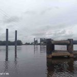 Suasana kawasan bawah Jembatan P6 Lalan yang melarang angkutan batubara lewat di sana, Kamis (1/1/2026). Foto: Dok Kecamatan Lalan.