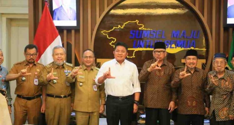 Gubernur Sumsel, Herman Deru menerima audiensi pengurus Persatuan Lembaga Lanjut Usia Indonesia (PLLI) Provinsi Sumsel, Selasa (27/1/2026), Foto: Humas Pemprov Sumsel.