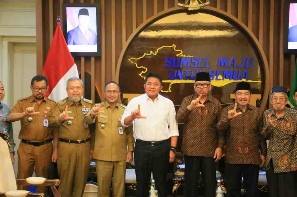Gubernur Sumsel, Herman Deru menerima audiensi pengurus Persatuan Lembaga Lanjut Usia Indonesia (PLLI) Provinsi Sumsel, Selasa (27/1/2026), Foto: Humas Pemprov Sumsel.