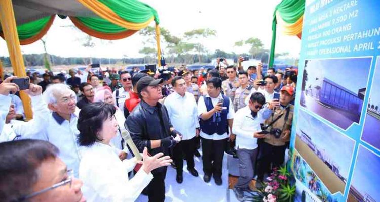 Gubernur Sumatera Selatan (Sumsel) Dr. H. Herman Deru kunjungan kerjanya ke lokasi pabrik PT Green Power Palembang di Kabupaten Banyuasin, Selasa (20/1/2026). Foto: Humas Pemprov Sumsel.
