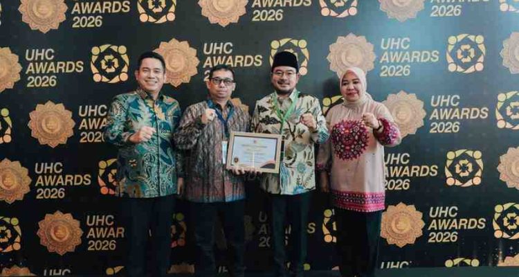 Wawako Palembang, Prima Salam bersama sjeumlah pejabat Pemkot usai menerimapenghargaan UHC Award di Ballroom JIEXPO Kemayoran, Jakarta Pusat, Selasa (27/1/2026). Foto: Kominfo Palembang.