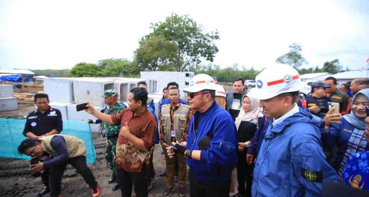 Gubernur Sumsel, Herman Deru meninjau pembangunan Sekolah Rakyat di Desa Rantau Alai, Ogan Ilir, Kamis (29/1/2026). Foto; Humas Pemprov Sumsel.