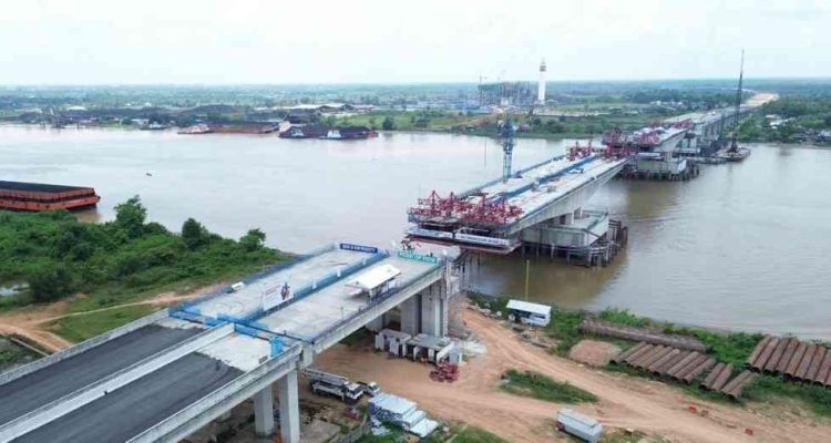 Jembatan tol sesi Kayuagung-Palembang-Betung yang menyeberang Sungai Musi. Foto: hutamakarya.com.