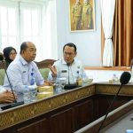 Kepala Badan Narkotika Nasional Provinsi (BNNP) Sumsel, Brigjen Pol Hissar Siallagan SIK dan tim saat audiensi dengan Walikota Palembang, Ratu Dewa. Foto: Kominfo Palembang.