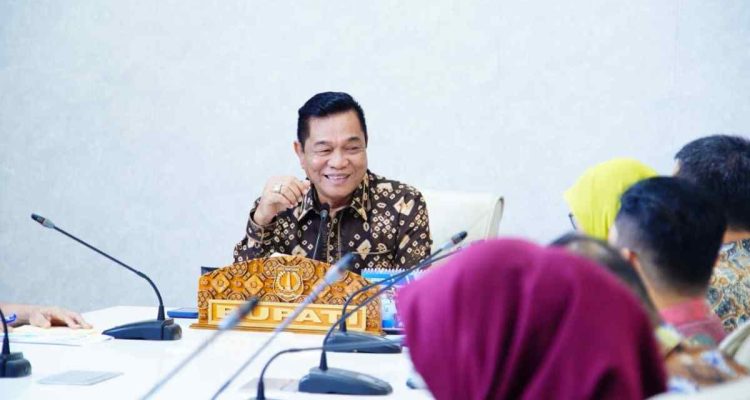 Bupati Musi Banyuasin (Muba), HM Toha Tohet, SH menyambut baik pelaksanaan Entry Meeting Tim Badan Pemeriksa Keuangan (BPK) Perwakilan Provinsi Sumatera Selatan terkait Pemeriksaan Interim atas Laporan Keuangan Pemerintah Daerah (LKPD) Tahun Anggaran 2025 di lingkungan Pemerintah Kabupaten Musi Banyuasin, Jumat tp: Kominfo Muba.(20/2/2026). Foo