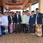 Wali Kota Palembang, Drs. H. Ratu Dewa, MS menerima penghargaan sebagai Tokoh Pengayom Nahdlatul Ulama (NU) Kota Palembang dalam Resepsi Satu Abad Nahdlatul Ulama dan Penganugerahan NU Sumsel Award, yang digelar di Gedung Graha Bandara Insani Talang Jambe, Minggu (16/2/2026). Foto: Kominfo Palembang.