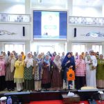 Dharma Wanita Persatuan (DWP) Kota Palembang menggelar pertemuan rutin dan silaturahmi yang dirangkaikan dengan tausiah menyambut Ramadan 1447 Hijriah. Kegiatan yang berlangsung di Ruang Rapat Parameswara, Senin (9/2/2026), bertajuk “Adab dan Sunnah Saat Ramadan", menghadirkan penceramah Ustaz Baldad MS Fachrurrozie, yang memberikan pembekalan spiritual menjelang bulan suci. Foto: Kominfo Palembang.