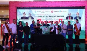 Launching Ampera Tourism Run 2026, yang digelar di Atrium Palembang Indah Mall pada Senin (16/2/2026), mewakili Walikota Palembang, Asisten II Setda Kota Palembang, Dr. Isnaini Madani, Senin (16/2/2026). Foto: Kominfo Palembang.