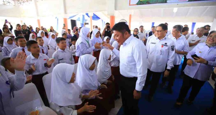 Gubernur Sumatera Selatan (Sumsel) Herman Deru meresmikan (kick off) Pemantauan Aktif Pencegahan Dengue pada anak sekolah dasar di Kota Palembang, Rabu (18/02/2026) pagi. Foto: Humas Pemprov Sumsel.