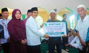 Wakil Bupati Muba, Abdur Rohman Husen bersama jajaran pimpinan daerah dan ratusan masyarakat gelar safari Ramdhan di Babat Supat, seraya memberikan bantuan sosial, Sabtu (28/2/2026). Foto: Kominfo Muba.