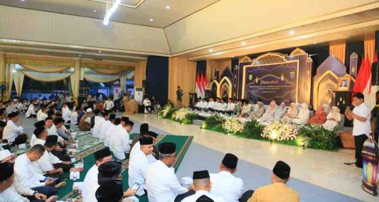 Gubernur Sumsel, Herman Deru saat safari Ramdhan di Kabupaten OKI. Foto: Humas Pemprov Sumsel.